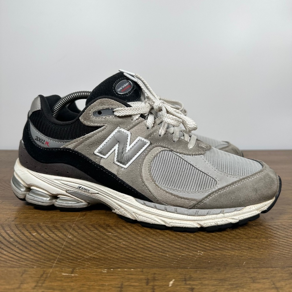 New Balance Sneakers Mens 9.5 Slate Gray Raincloud 2002R Running Shoes M2002RSG